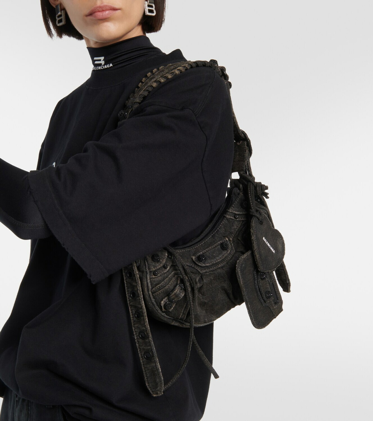 バレンシアガ LE CAGOLE XS FLAP BAG DENIM BLACK WASHED DENIM Balenciaga - Le Cagole XS Studded Washed-Denim Messenger Bag