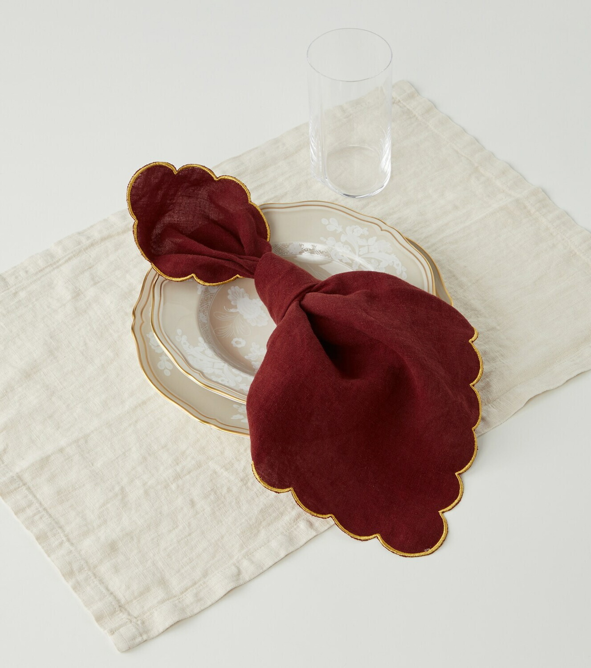 Once Milano Set of 4 scalloped linen napkins