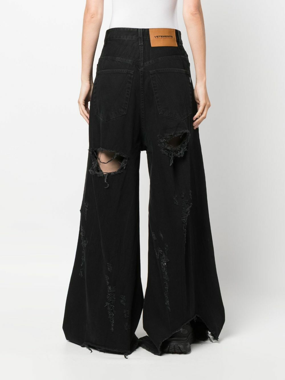 Super Destroyed Baggy Pants in Black