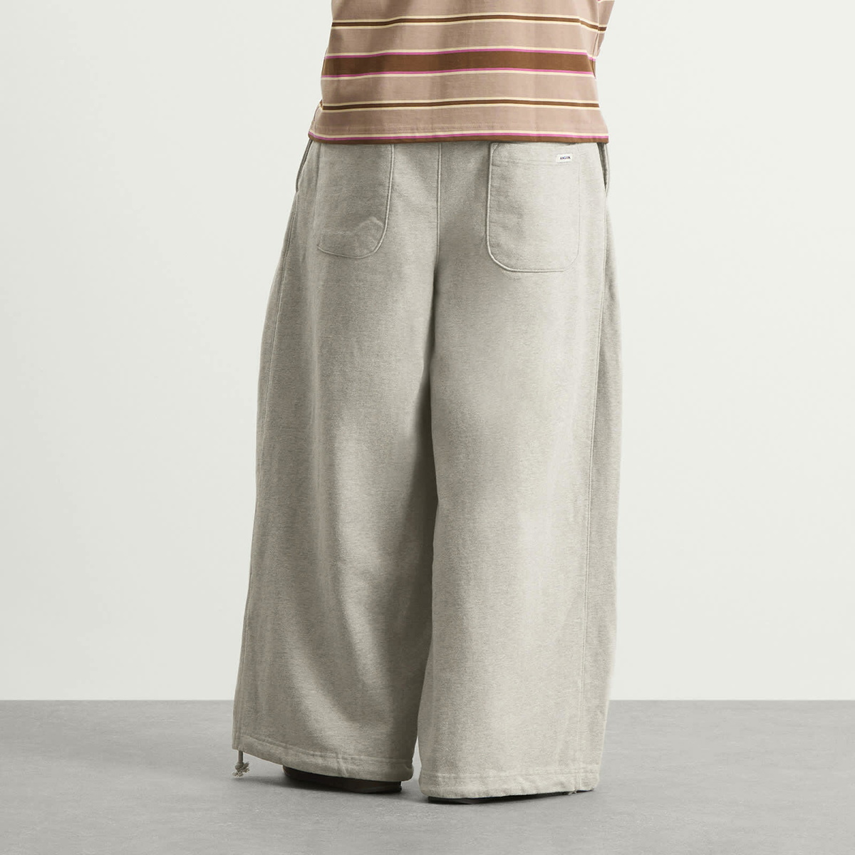Anglan Men's Double Valley Tuck Sweat Pants in Melange Grey