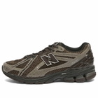 New Balance 1906 Sneaker in Thunder Brown/Black
