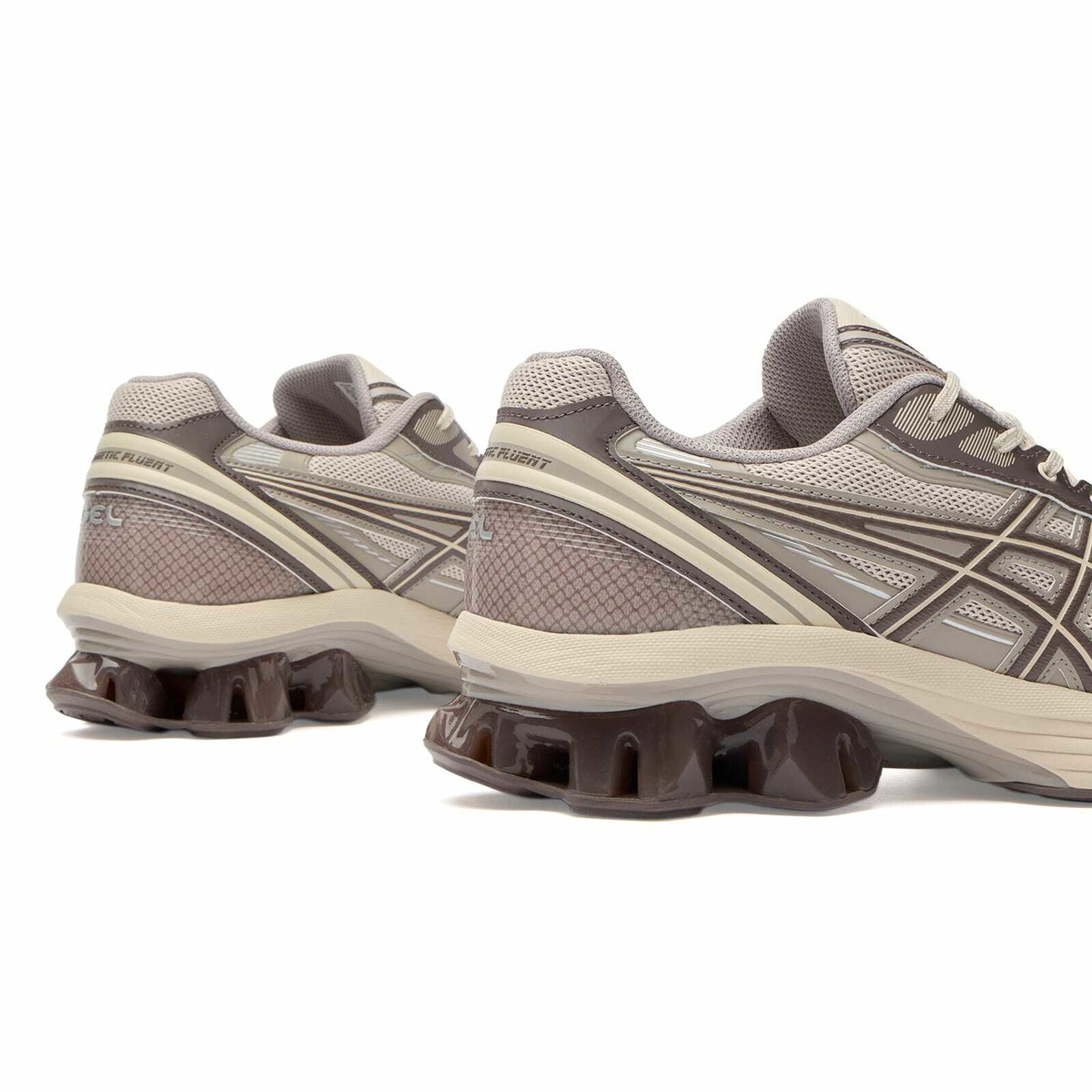 Asics Men's GEL-KINETIC FLUENT Sneaker in Oatmeal/Cocoa Powder