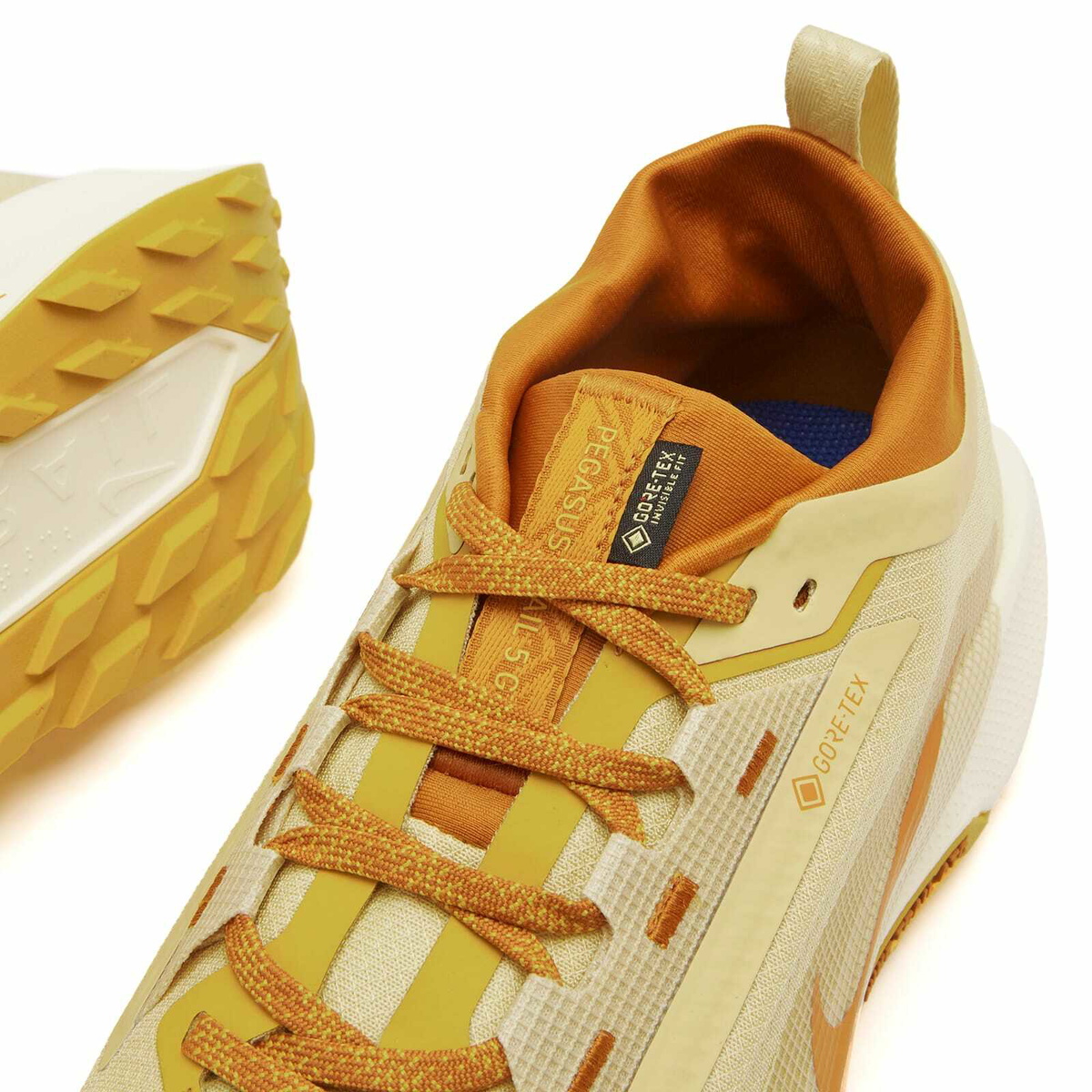 Nike Running Nike Reactx Pegasus Trail 5 Gtx SP Sneaker in Gold/Ochre/Ivory