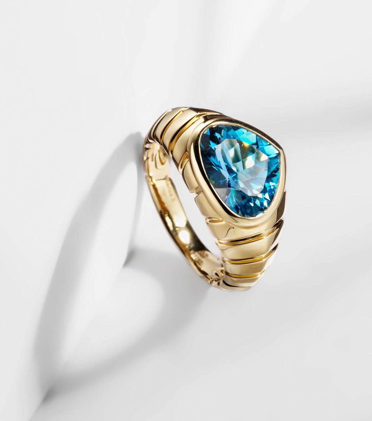 Marina B Timo 18kt gold ring with topaz