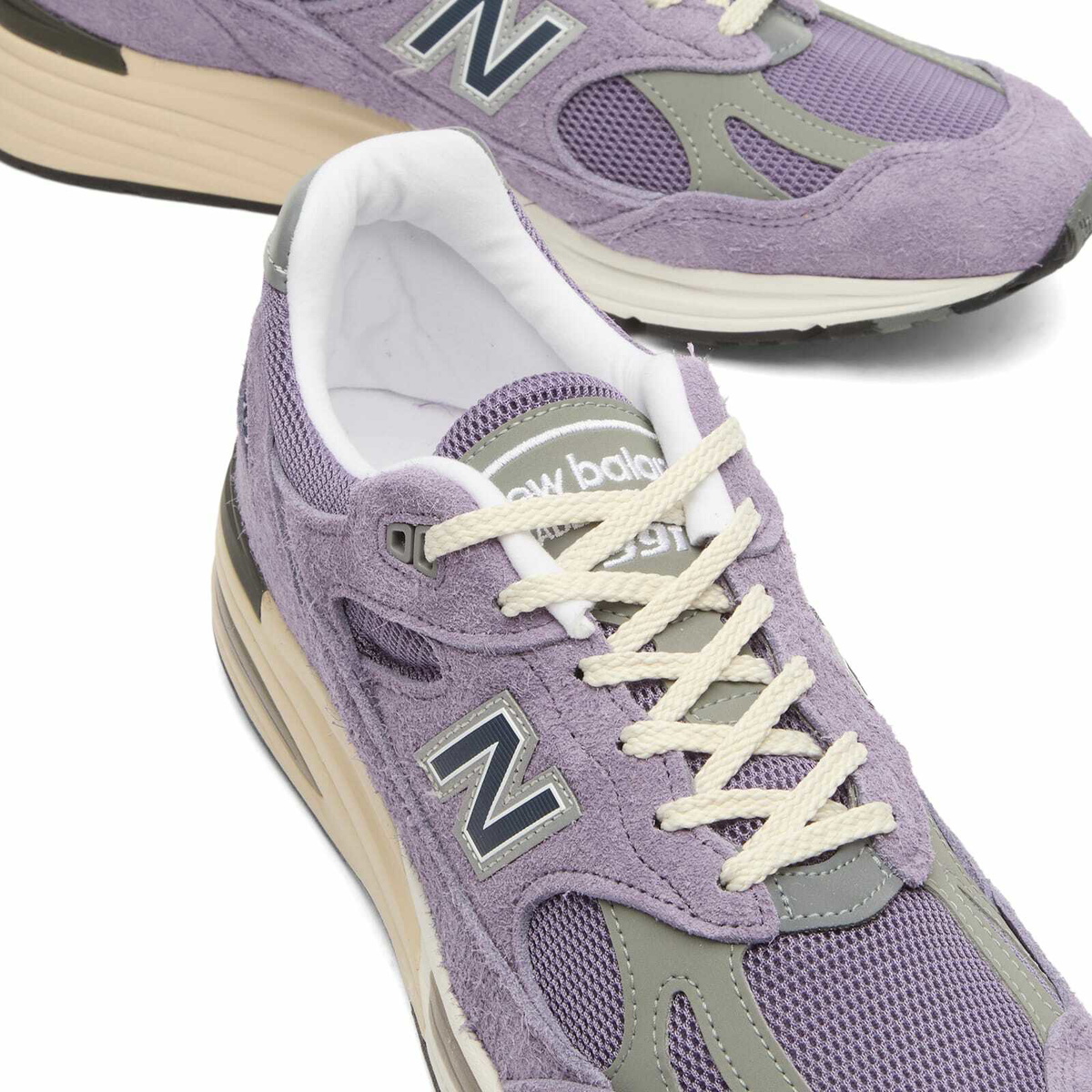 New Balance 991v2 Sneaker in Purple