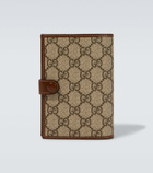 Gucci - GG Supreme passport holder