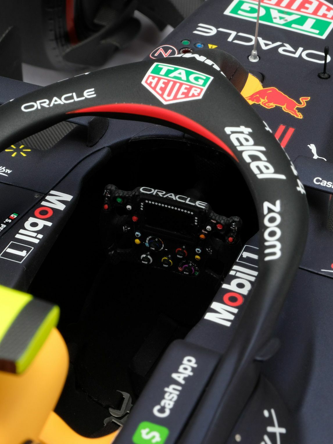 Amalgam Collection - Red Bull Racing Honda RB18 Sergio Pérez (2022) 1:8 Model Car