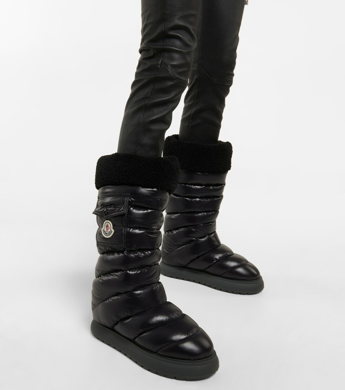【MONCLER】Sale ★GAIA  ブーツ Moncler Gaia Pocket Padded Laminated Boots | Silver | FARFETCH