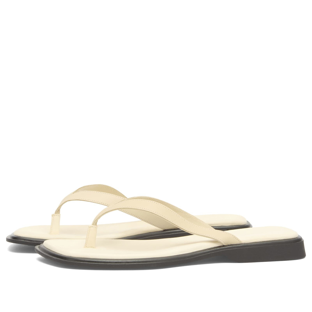 Vagabond Shoemakers Women's Izzy Leather Flip Flops in Off White
