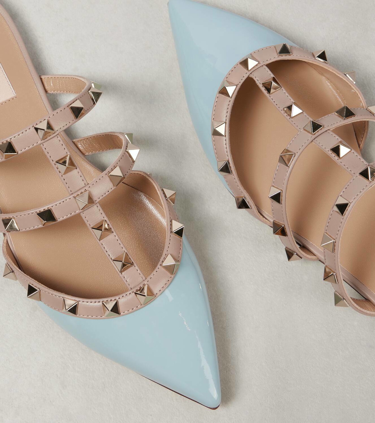 サンダル・ミュール VALENTINO GARAVANI ROCKSTUD LEATHER MULES Valentino Garavani Rockstud Leather Caged Mule Sandals