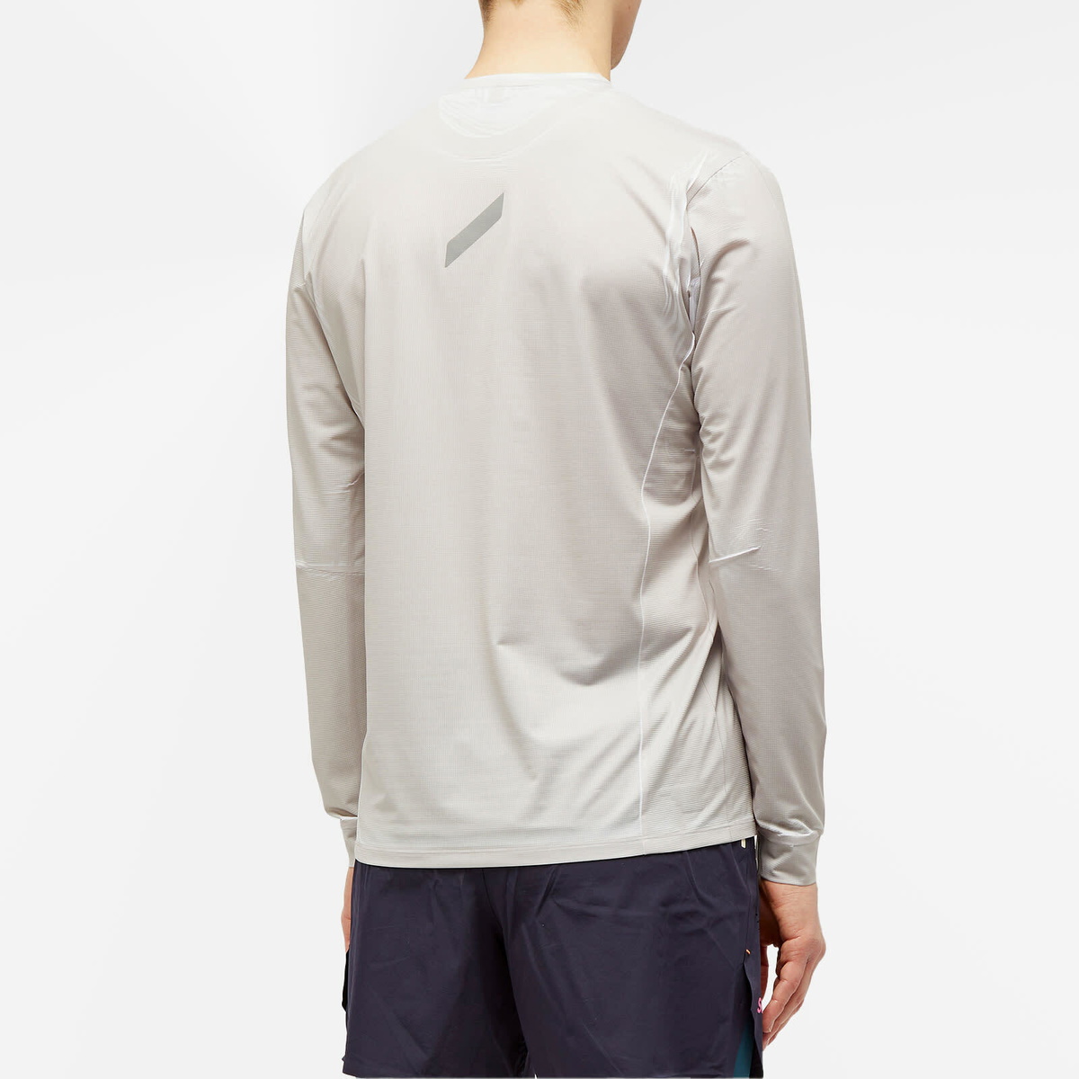 SOAR RUNNING Printed Tech 長袖Tシャツ Soar Running Long Sleeve Printed Tech T-Shirt in Black for