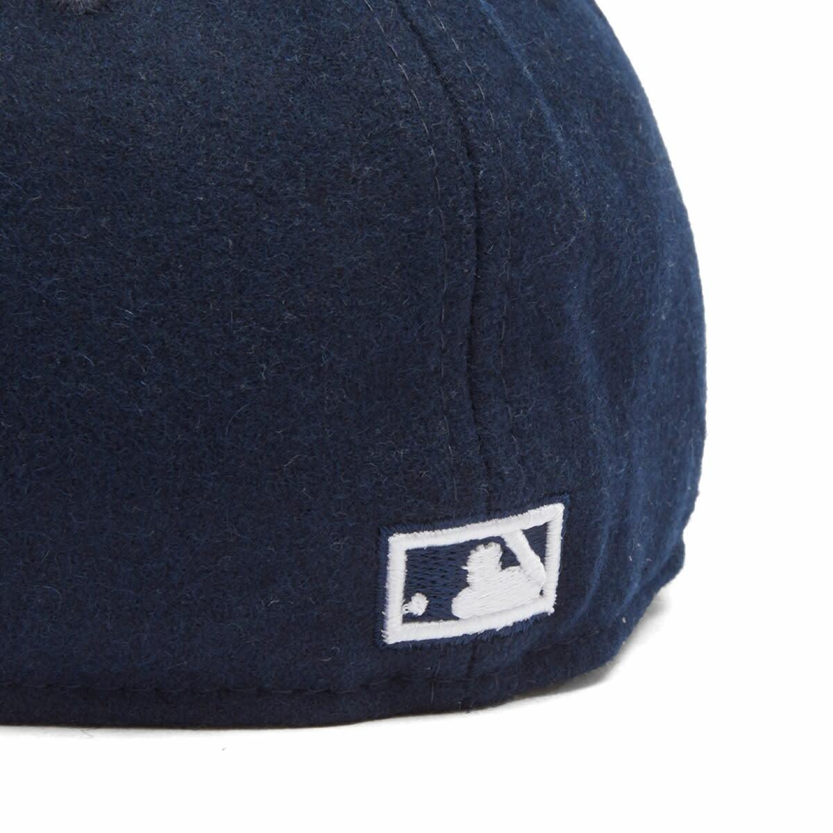 New Era New York Yankees Coop Script 59Fifty Cap in Navy