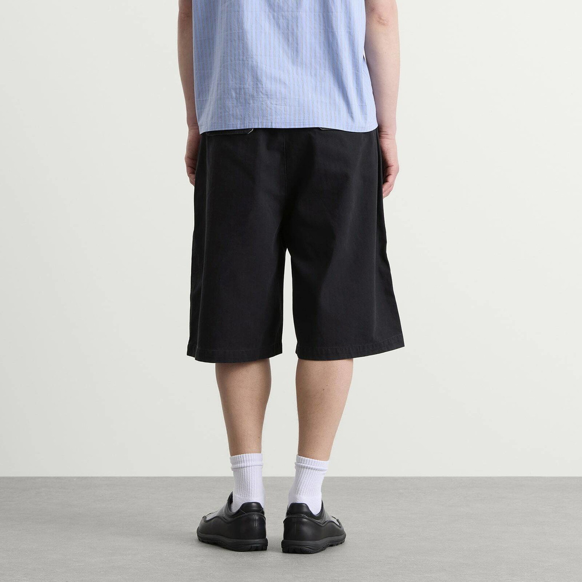 Butter Goods Men's Pleated Shorts in Washed Black