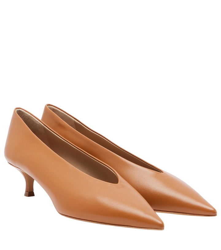 Photo: Le Monde Béryl Babouche leather pumps