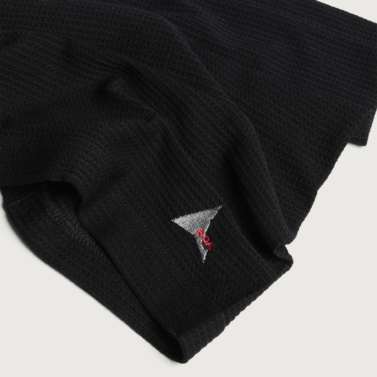ROA Men's Ashi Wool Tencel Neckwarmer in Black