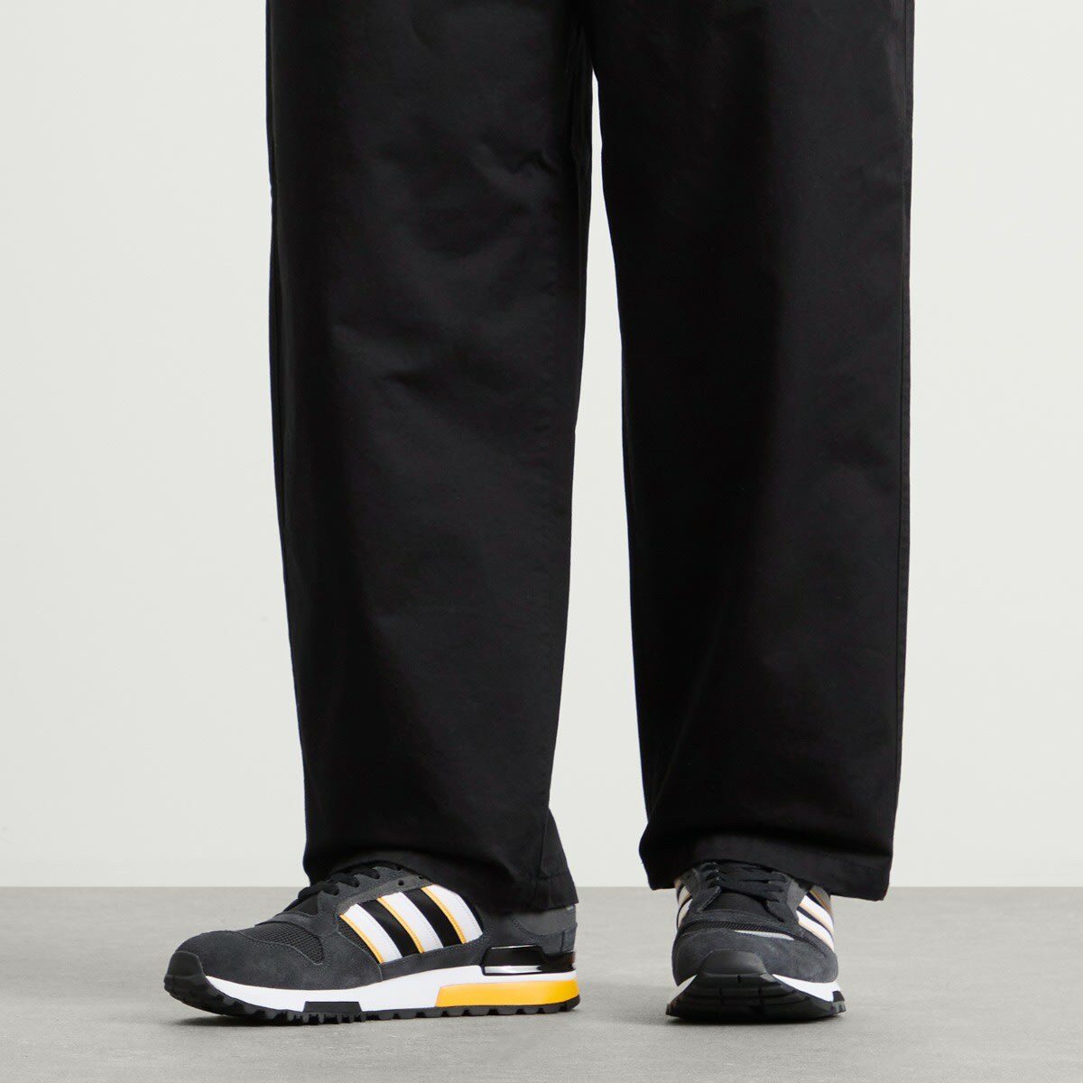 Adidas Men's ZX 600 in Carbon/White/Core Black adidas