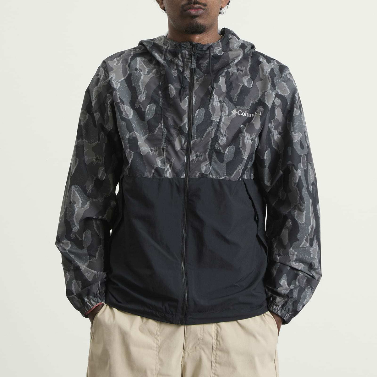Columbia Men's Spire Valley™ Novelty Windbreaker in Black Treebark