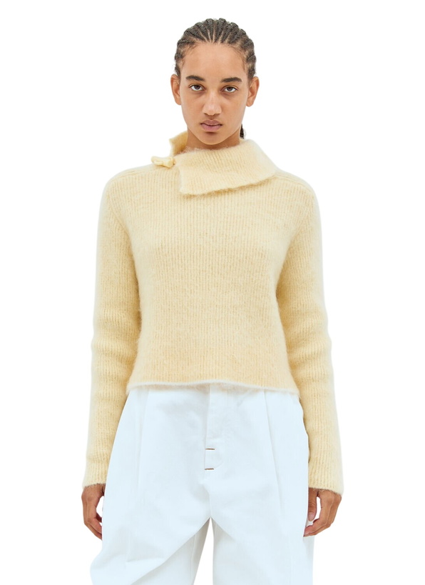 Photo: Jacquemus Le Pull Marina Sweater