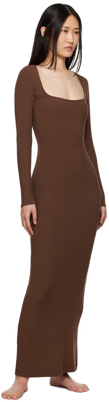 https://cdn.clothbase.com/uploads/6e49e1cb-afbf-4414-b9ae-2c7b4ffb53ad/brown-soft-lounge-rib-long-sleeve-dress.jpg