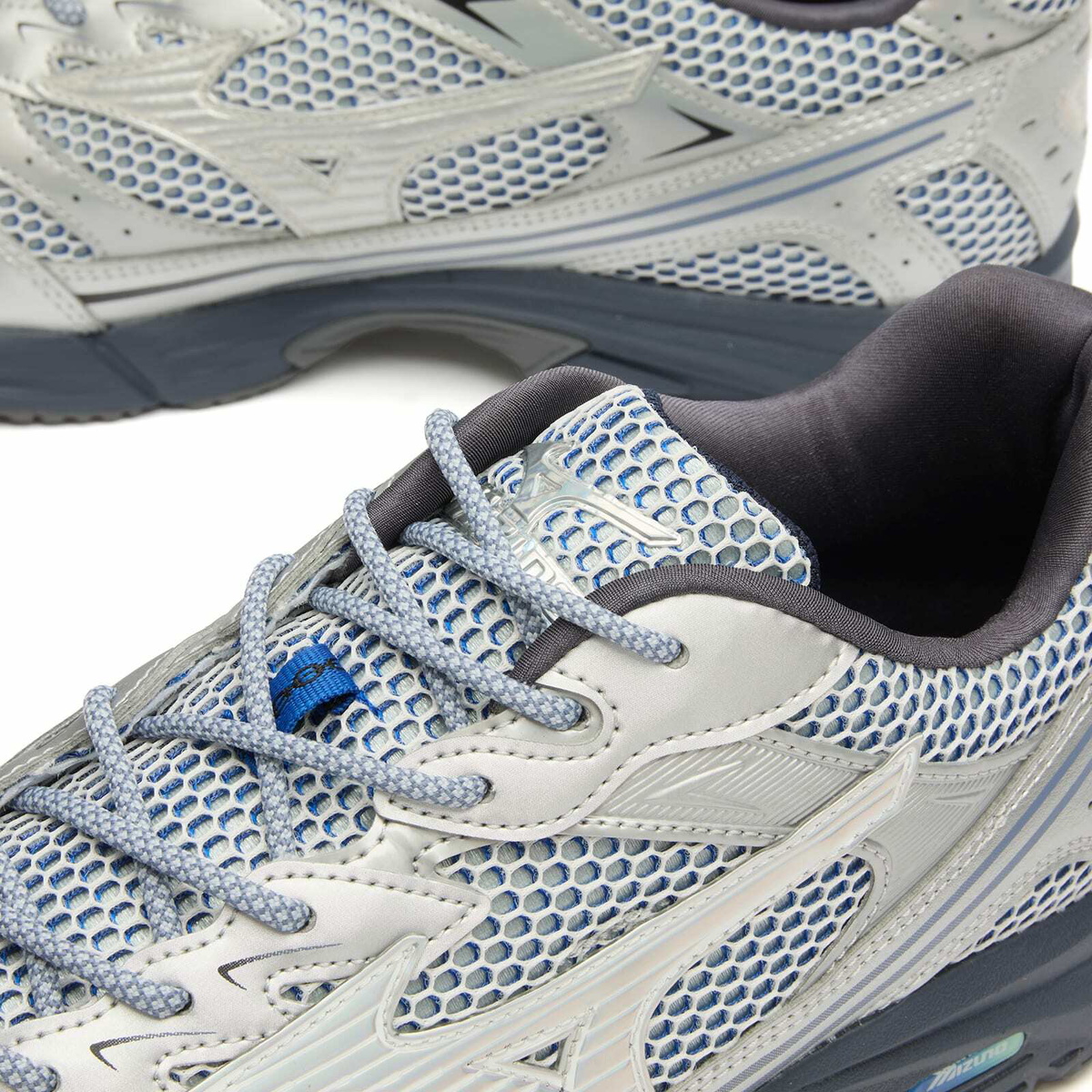 Mizuno MXR "Space Lights" Sneaker in Silver/Nimbus Cloud