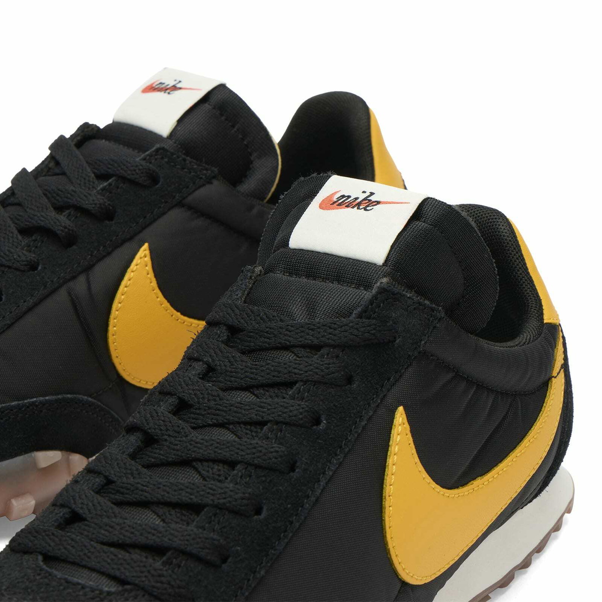 Nike Men's Waffle Racer '26 Sneaker in Black/University Gold/Sail/Gum