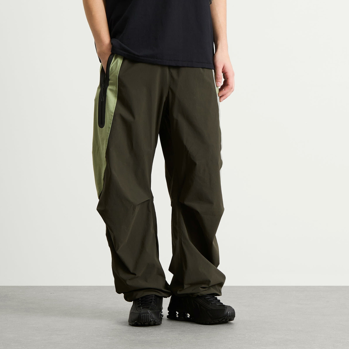Nike Men's Tech Woven Pants in Sequoia/Green/Black