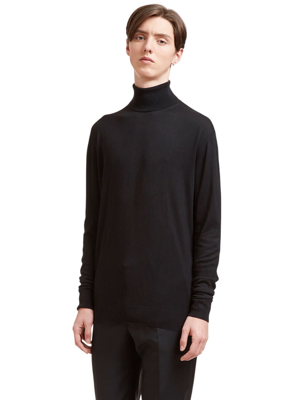 Photo: Aiezen Silk and Cashmere-Blend Fine-Knit Turtleneck Sweater