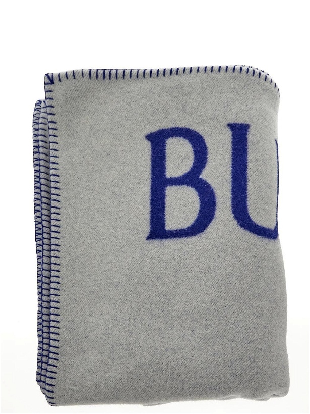 Photo: Burberry Logo Blanket