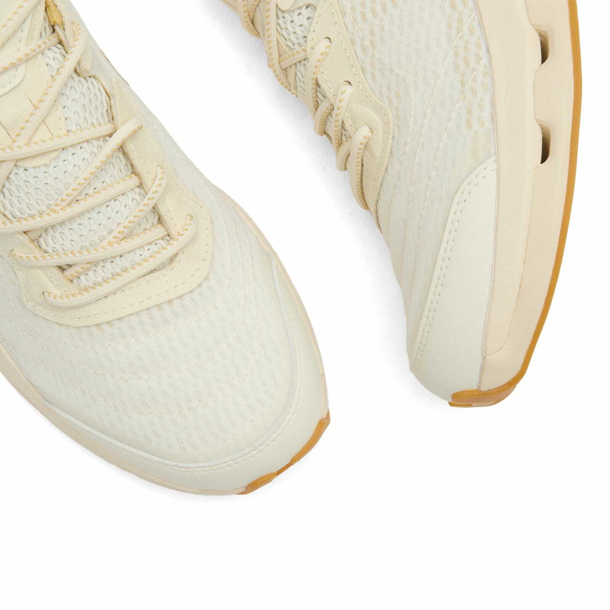 ON Women's Cloudze Mo Sneaker in Ivory/Putty