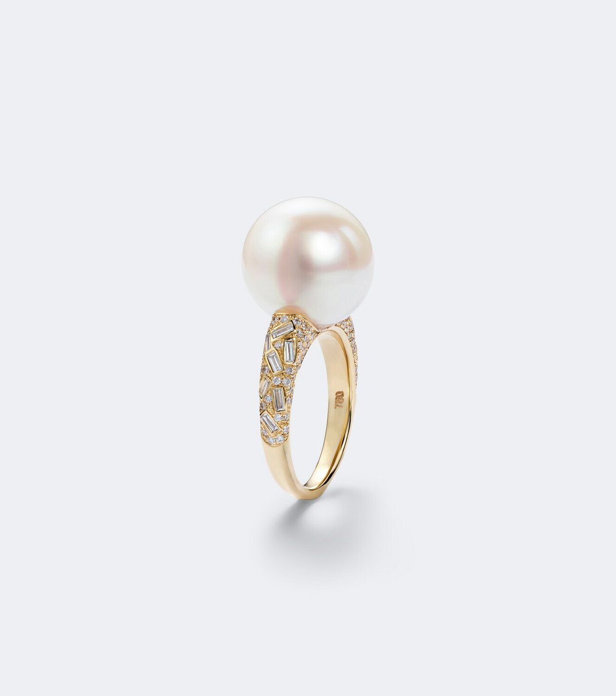 Suzanne Kalan 18kt gold ring with pearl and diamonds