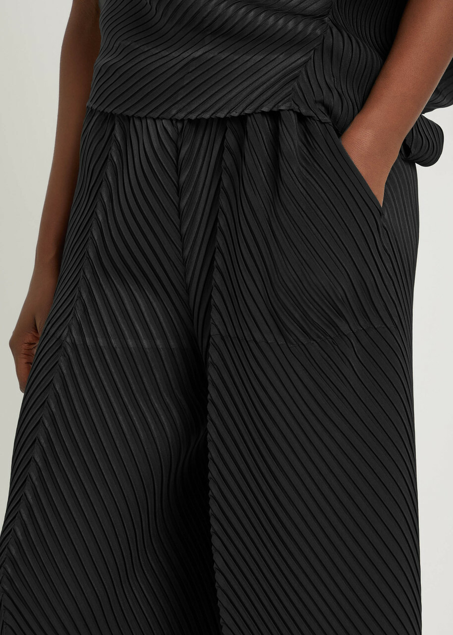 Issey Miyake Pleated Crepe-plissé Trousers Black