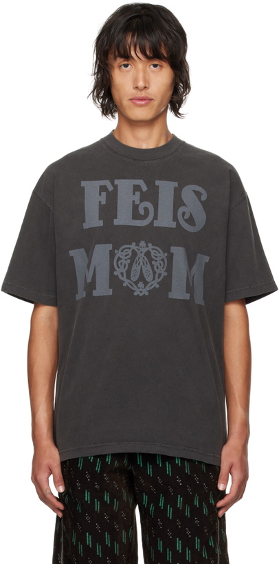 Photo: Robyn Lynch Gray 'FEIS MOM' T-shirt