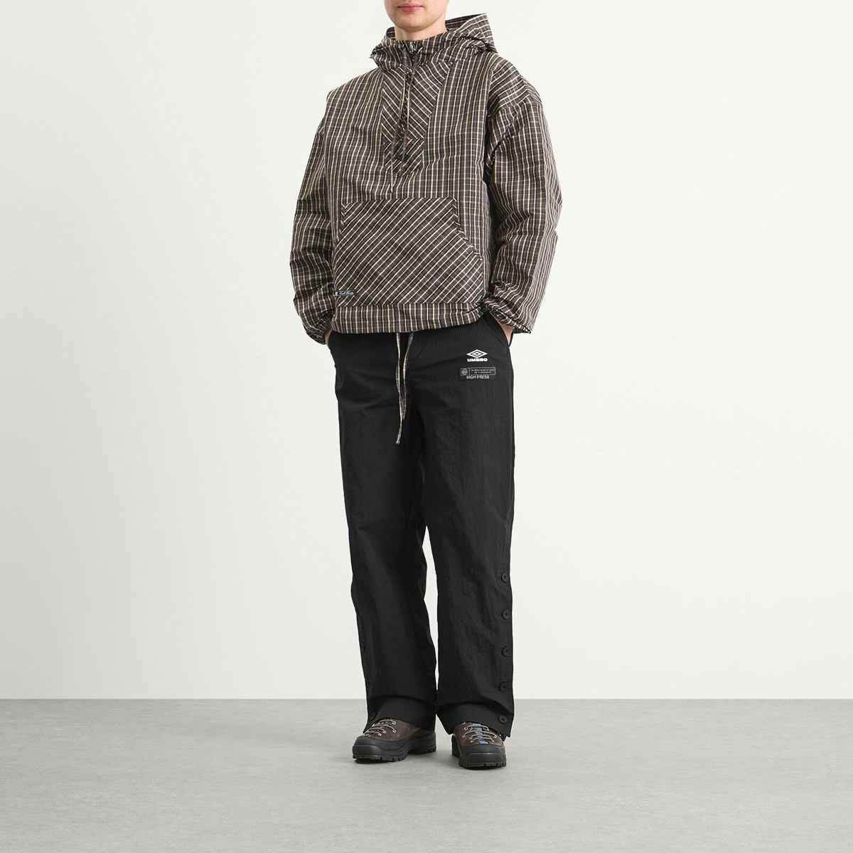 Umbro by Slam Jam Men's Antique Nylon Pant in Carbon Black