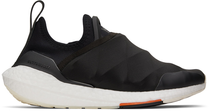 Photo: Y-3 Black Ultraboost 22 Sneakers