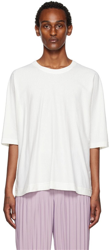 Photo: HOMME PLISSÉ ISSEY MIYAKE Off-White Release-T Basic T-Shirt