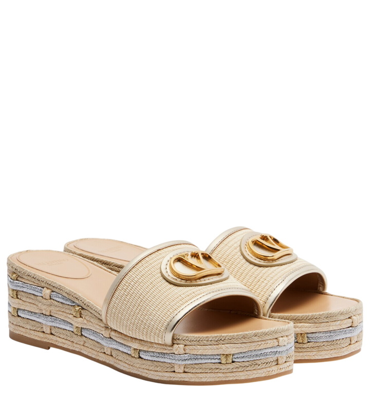 Photo: Valentino Garavani VLogo leather-trimmed espadrille slides