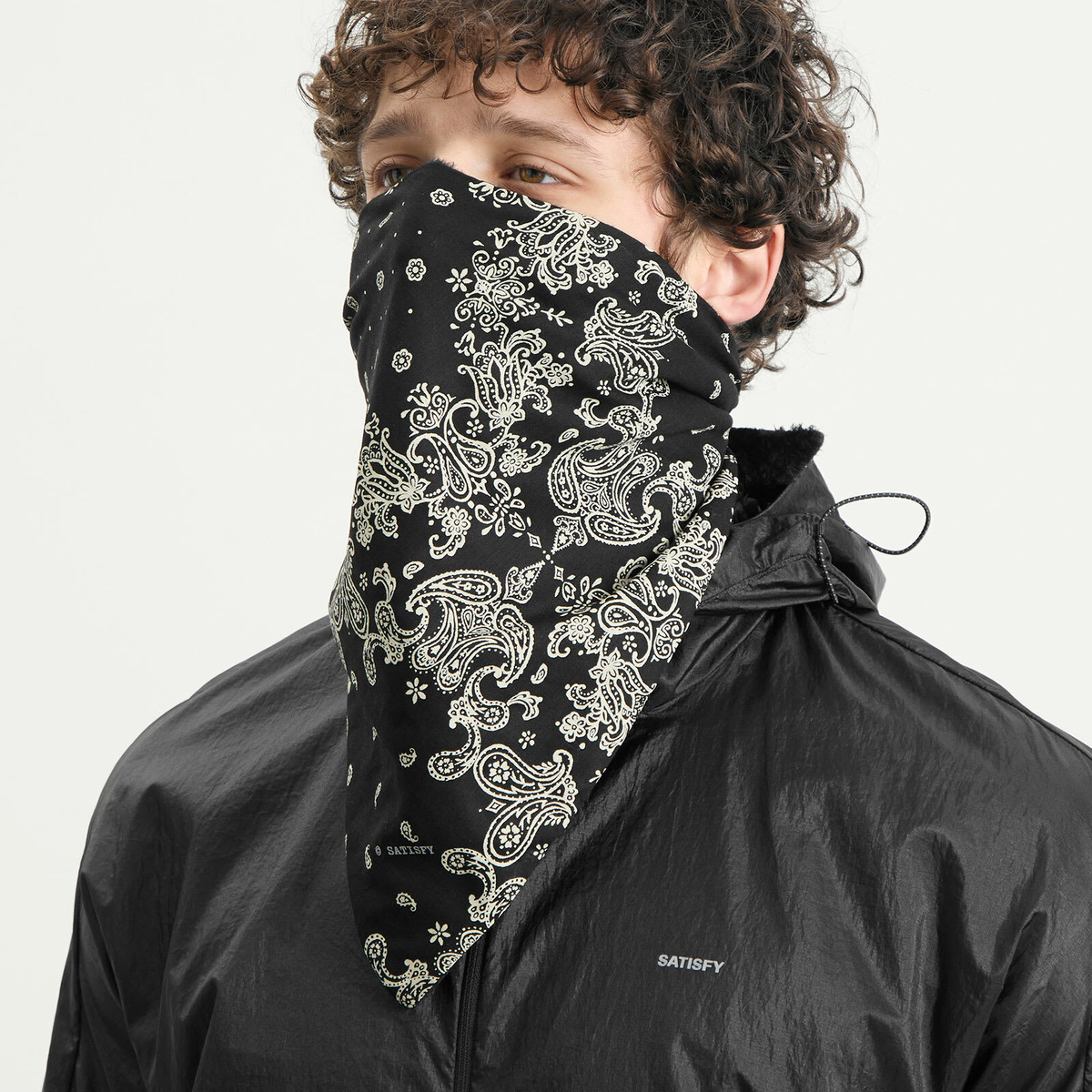 Satisfy Fuzzfleece AD Bandana in Black 