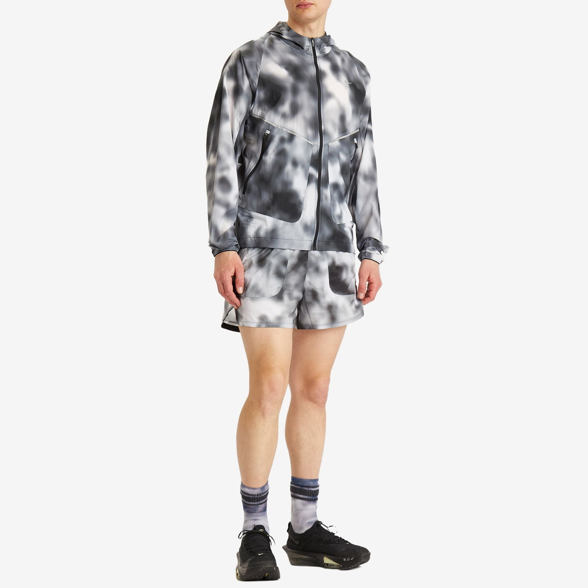 新作揃え Nike Running Division Jacket in Black/Silver Nike Running ウォーキング・ランニングウェア