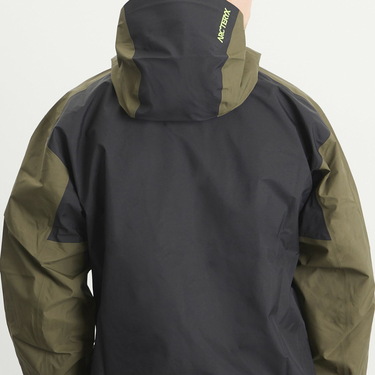 Arc'teryx Men's Beta Gore-Tex Jacket in Spotlight Arc'teryx