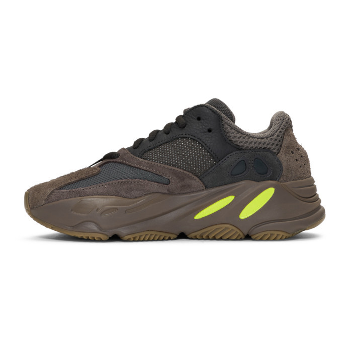 Yeezy taupe boost sales 700 sneakers