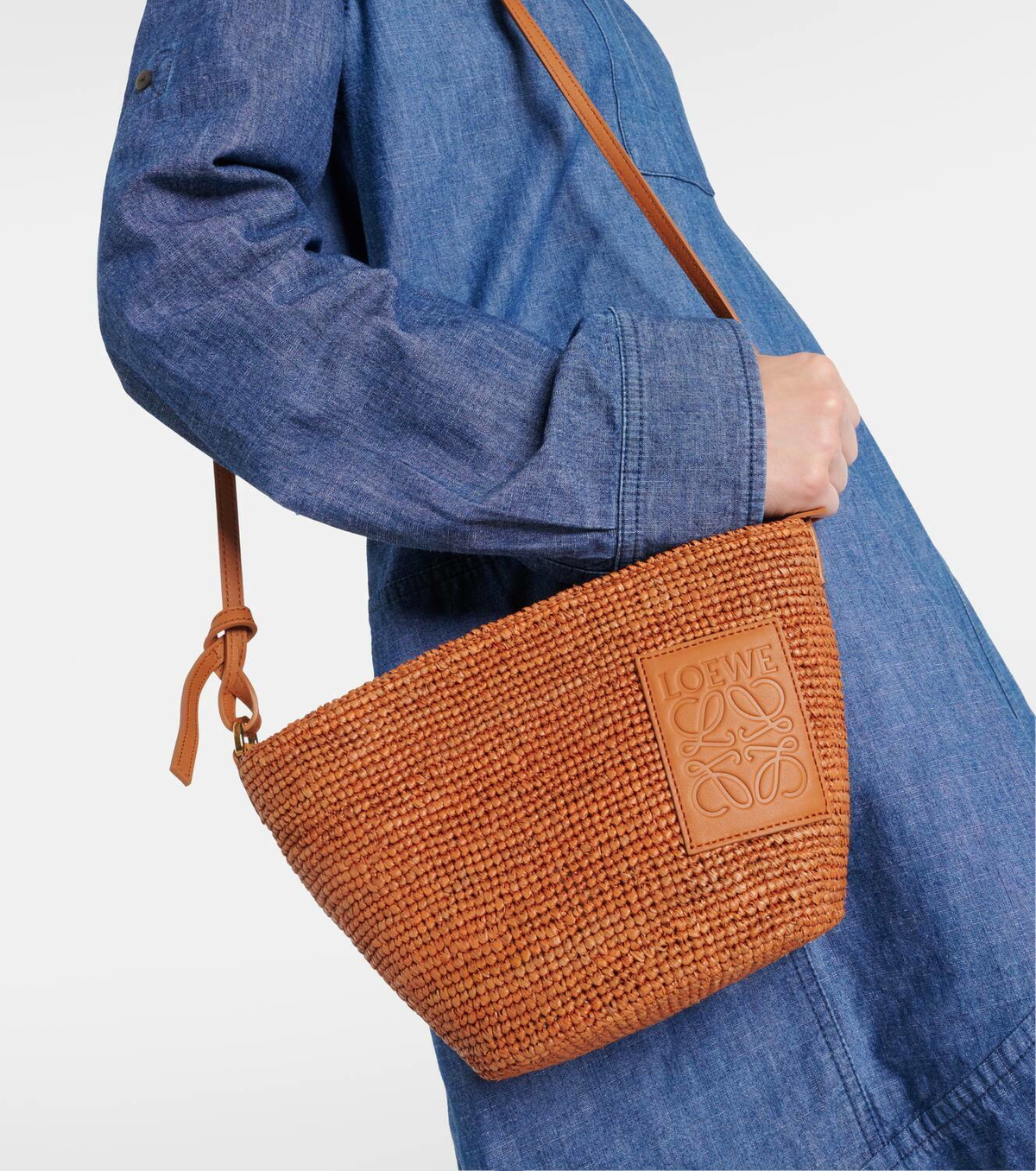 Loewe Slit Small raffia crossbody bag Loewe Loewe Slit Small raffia crossbody bag Loewe