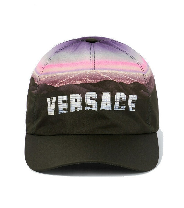 Photo: Versace Versace Hills printed cap