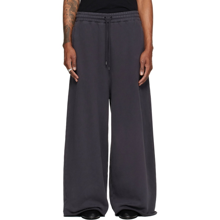 Photo: LU'U DAN Gray Raw-Cut Bontan Sweatpants