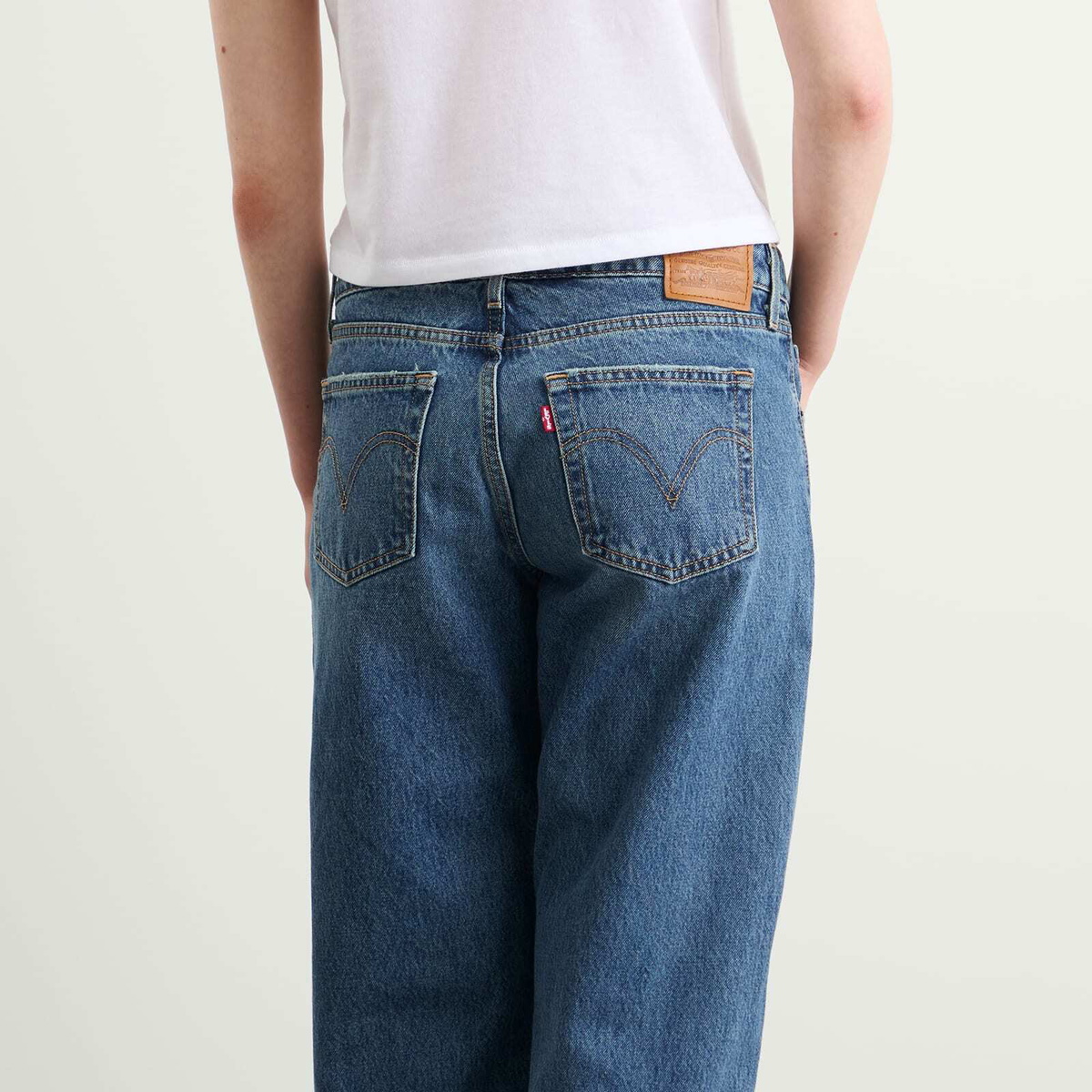 Levi's Women's Low Waisted Loose Jeans in Rescued City