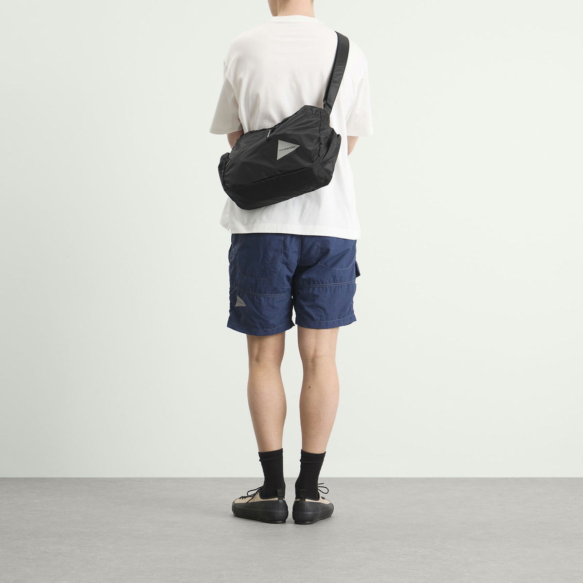and wander Men's Sil Shoulder Bag in Black 