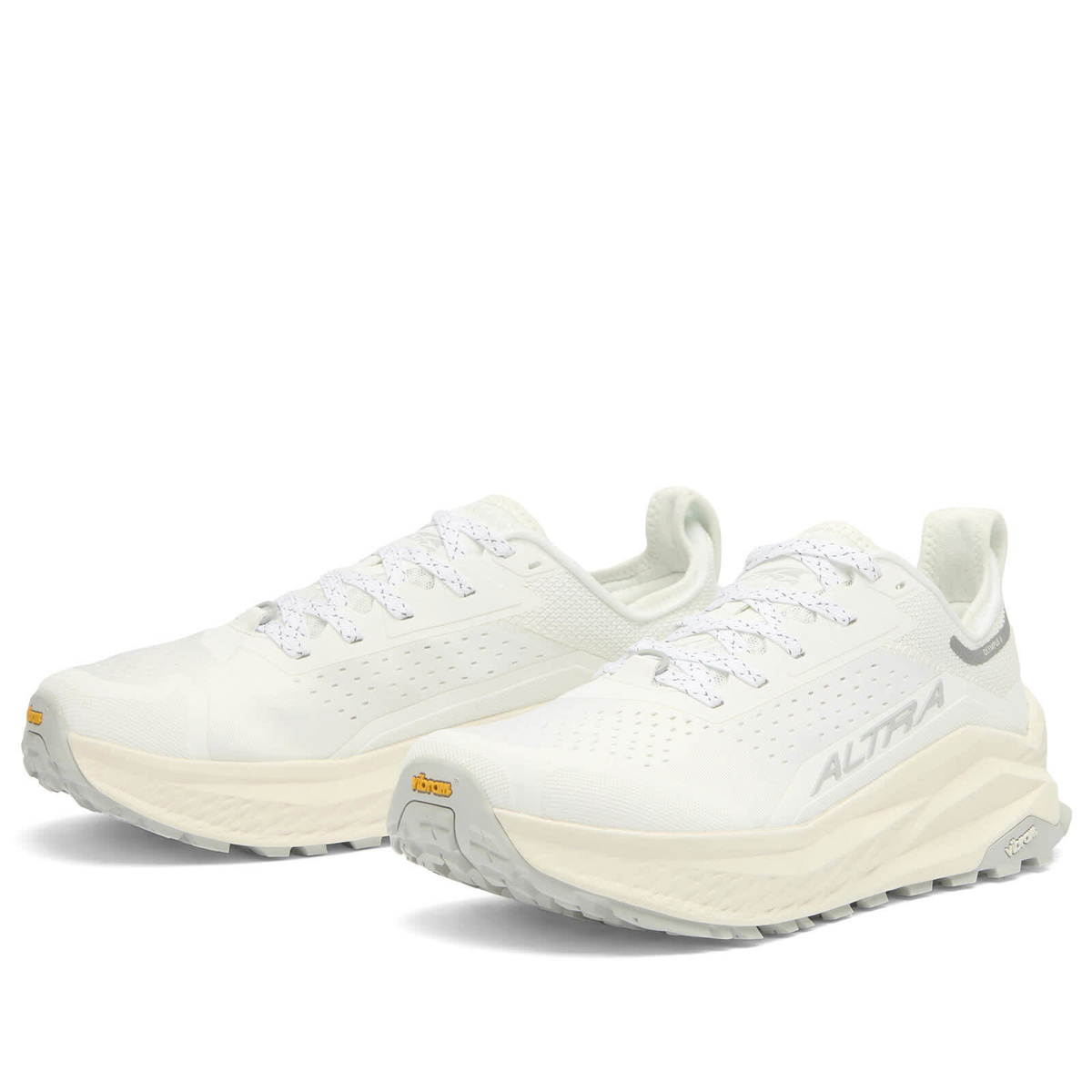 Altra Men's Olympus 6 Sneaker in White/White