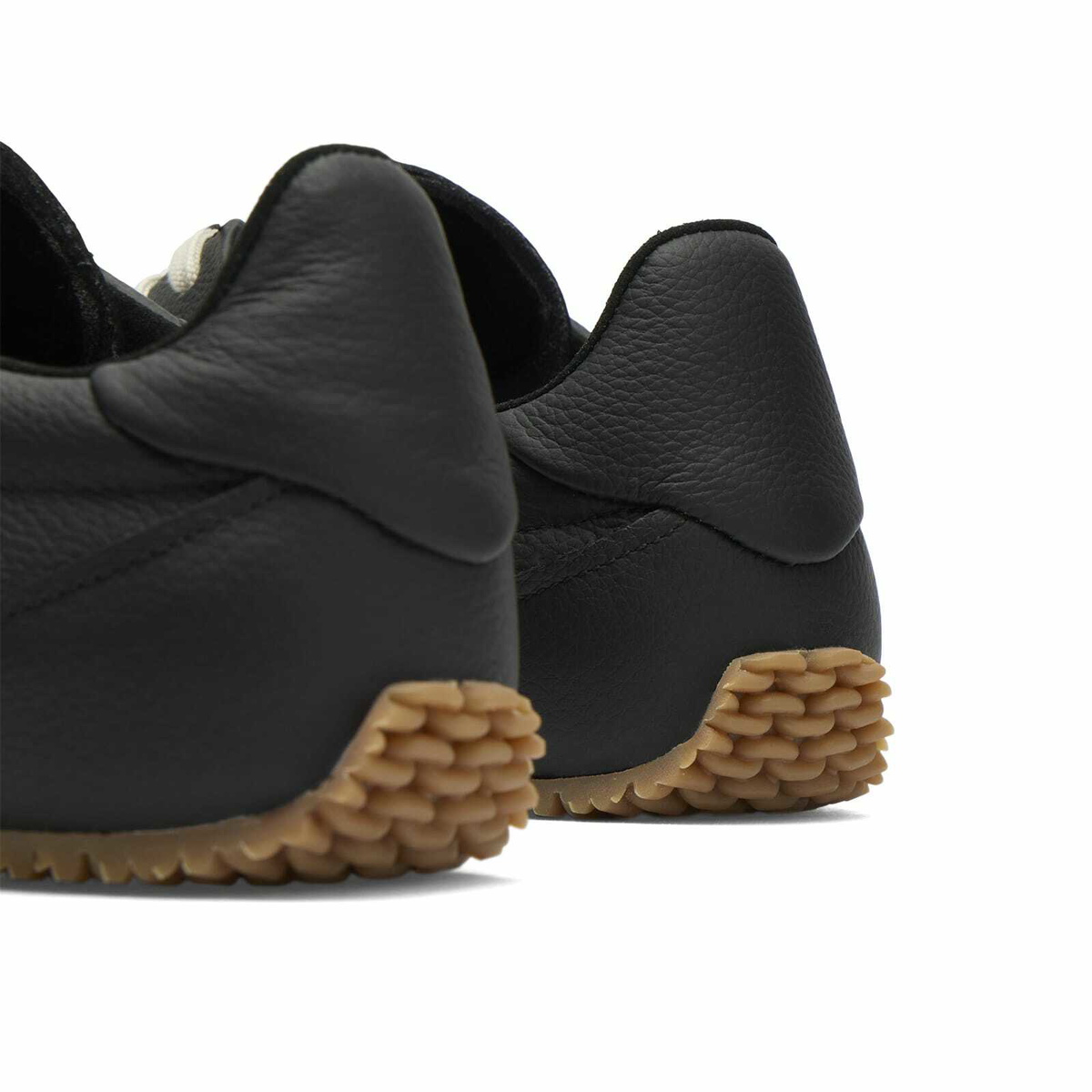 Axel Arigato Men's Daze Runner Pebble in Black/Gum
