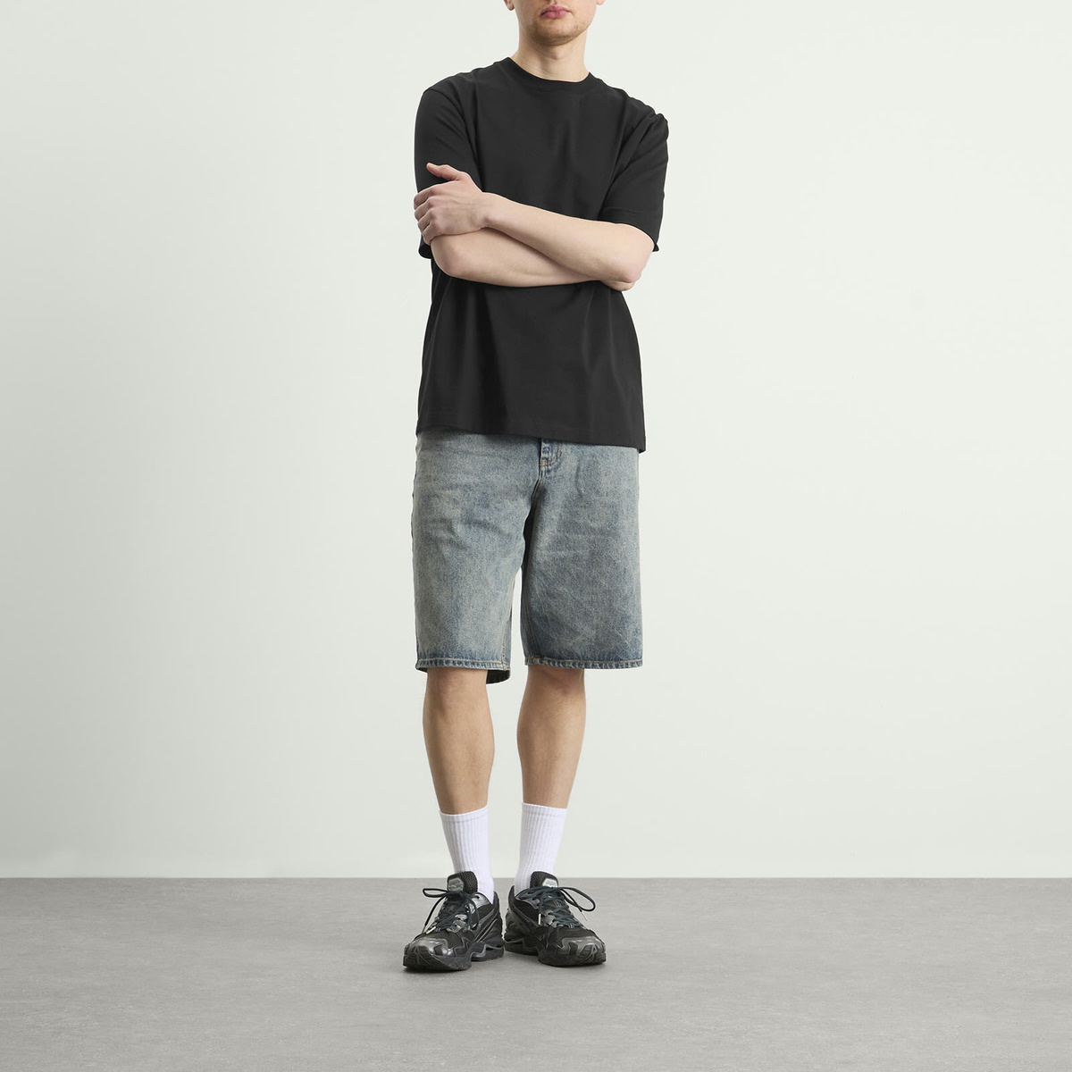 Daily Paper Men's Compact Shield Embroidery Shorts in Denim