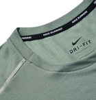 Nike Running - Element 3.0 Dri-FIT T-Shirt - Sage green