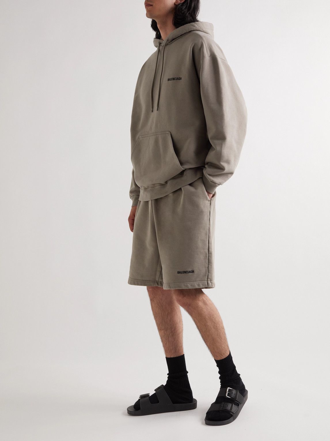 ショートパンツ BALENCIAGA Women Shorts  Burmudas 681822TRLD52135 BROWN Balenciaga Logo Sweat Shorts Camel - US